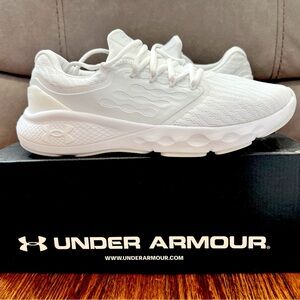 NEW ⭐️ NEVER WORN Under Armor White Sneakers Women’s Size 10